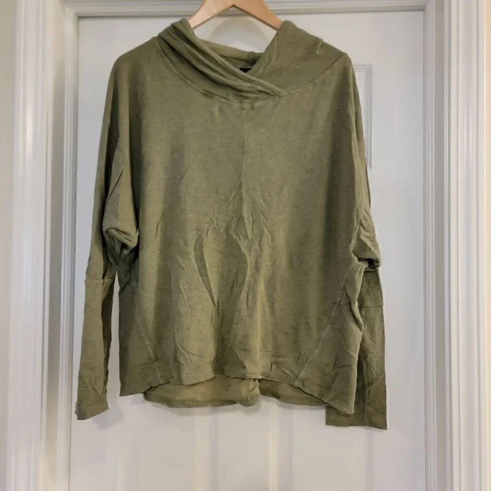 DKNY Hooded Long Sleeve Pullover Army Green size large